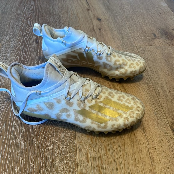 Adidas boys football cleats size 5 - Picture 2 of 3